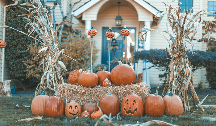 5-Spooky-Front-Yard-Decorations-for-Halloween-in-2021