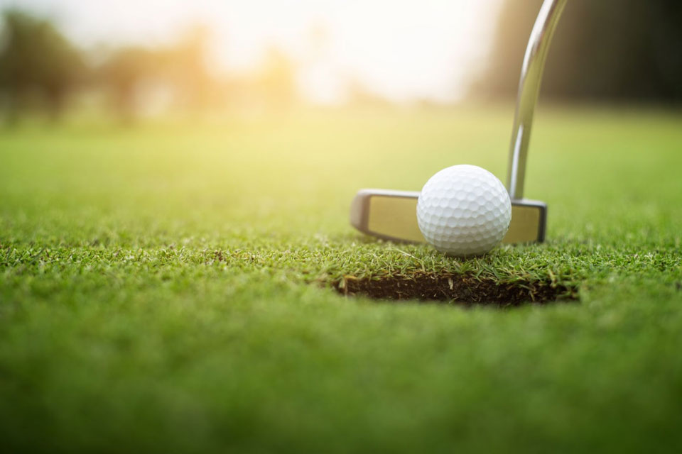 What to Expect With Your Backyard Putting Green Installation